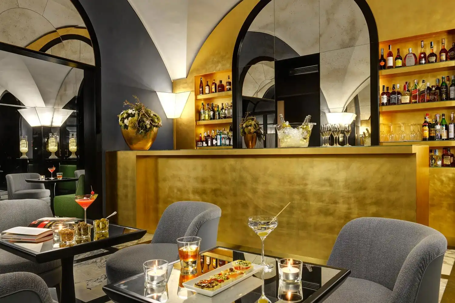 Luxury hotel room with Arno River view at Hotel Balestri